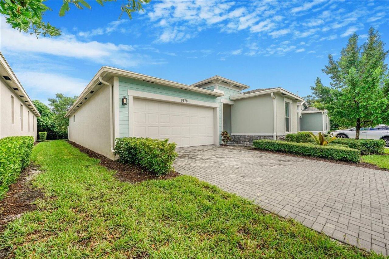 6818 Pointe Of Woods Drive, West Palm Beach, FL 33413 Photo