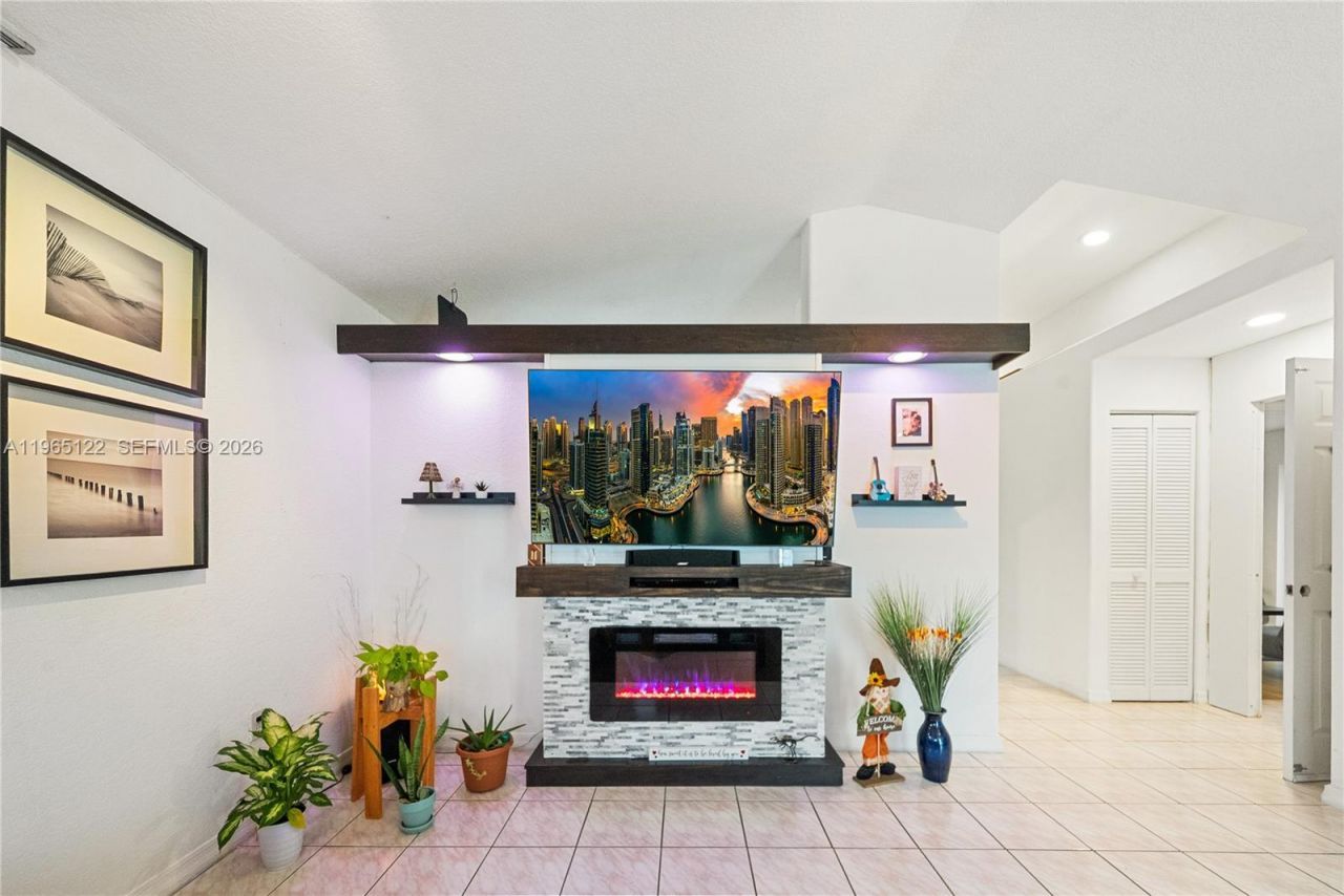 10095 NW 127th St , Hialeah Gardens, FL 33018 Photo