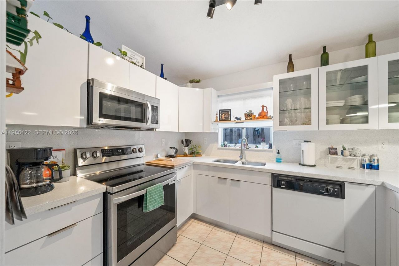 10095 NW 127th St , Hialeah Gardens, FL 33018 Photo