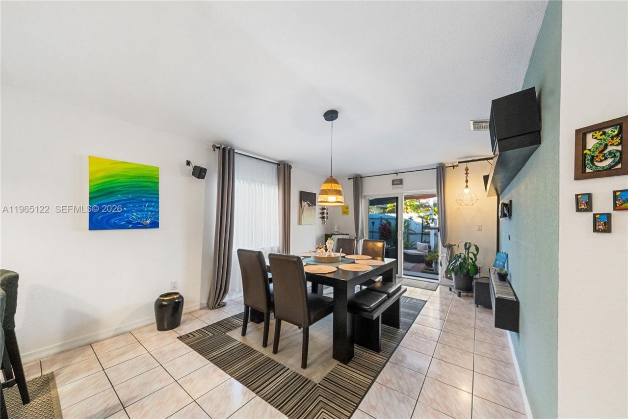 10095 NW 127th St , Hialeah Gardens, FL 33018 Photo