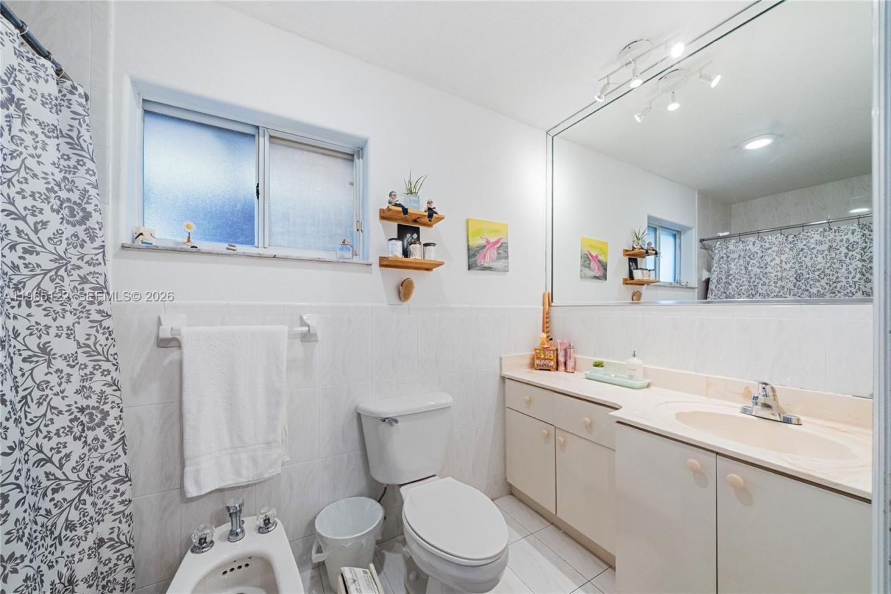 10095 NW 127th St , Hialeah Gardens, FL 33018 Photo