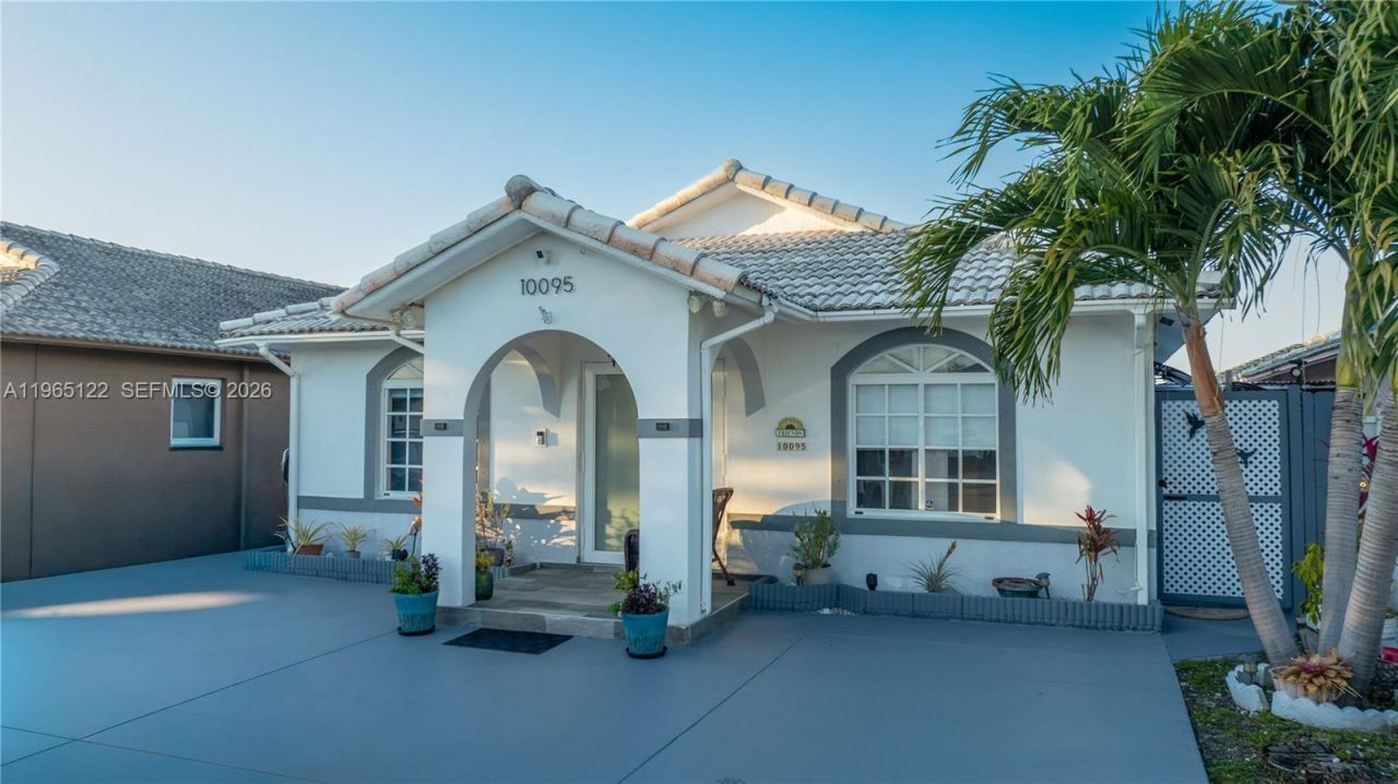 10095 NW 127th St , Hialeah Gardens, FL 33018 Photo