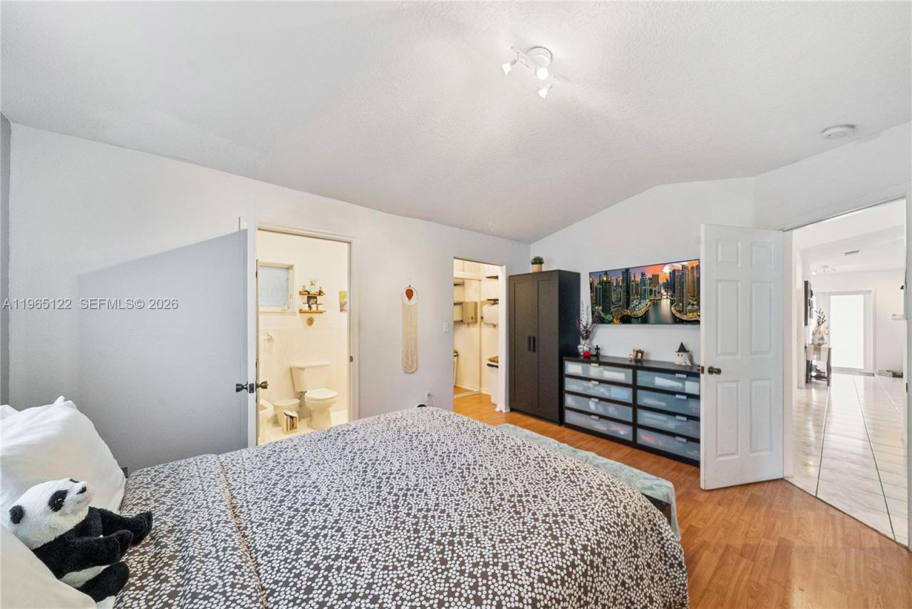 10095 NW 127th St , Hialeah Gardens, FL 33018 Photo