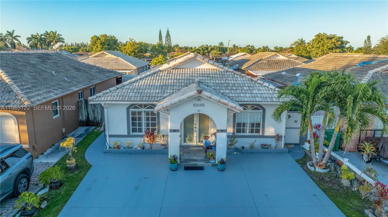 10095 NW 127th St , Hialeah Gardens, FL 33018 Photo