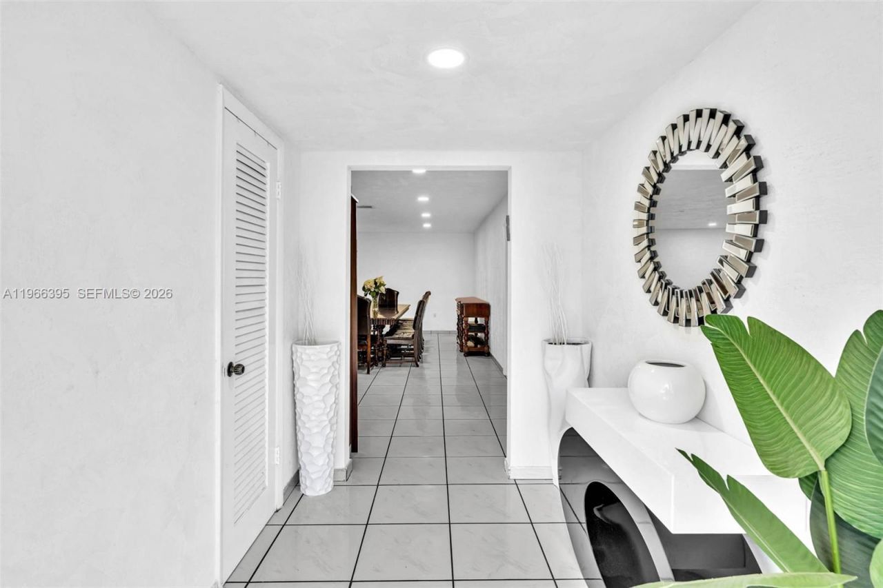 9524 Byron Ave , Surfside, FL 33154 Photo