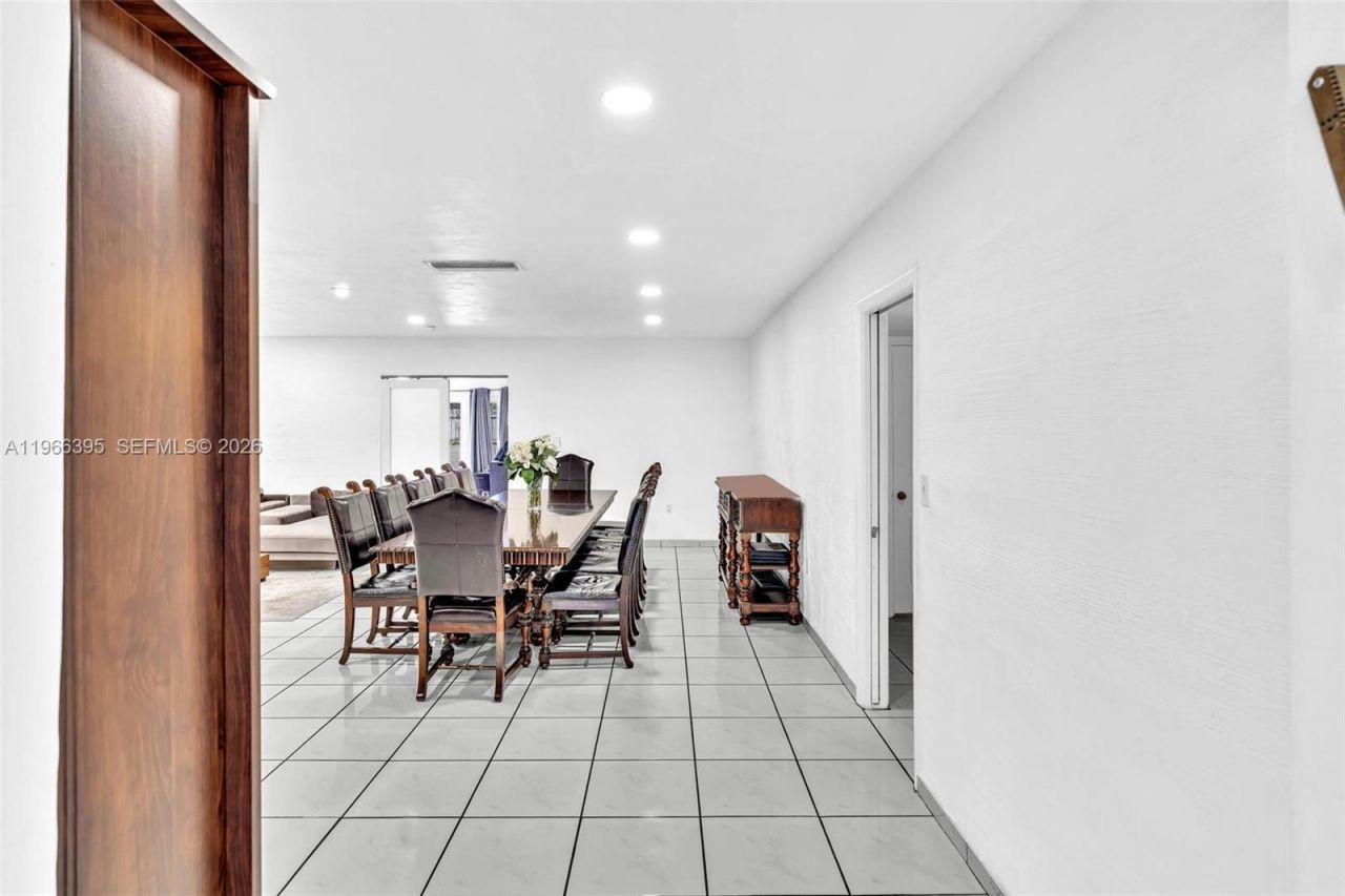 9524 Byron Ave , Surfside, FL 33154 Photo