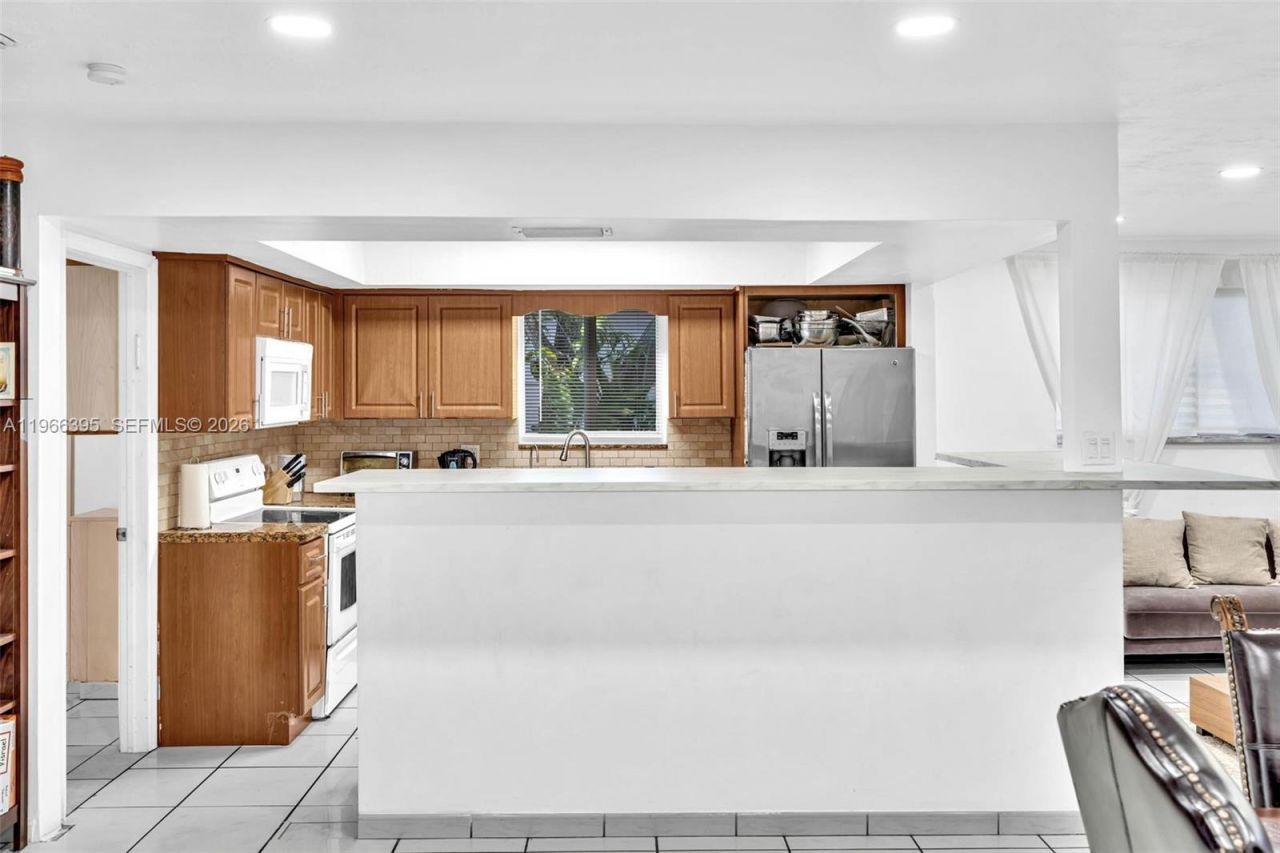 9524 Byron Ave , Surfside, FL 33154 Photo