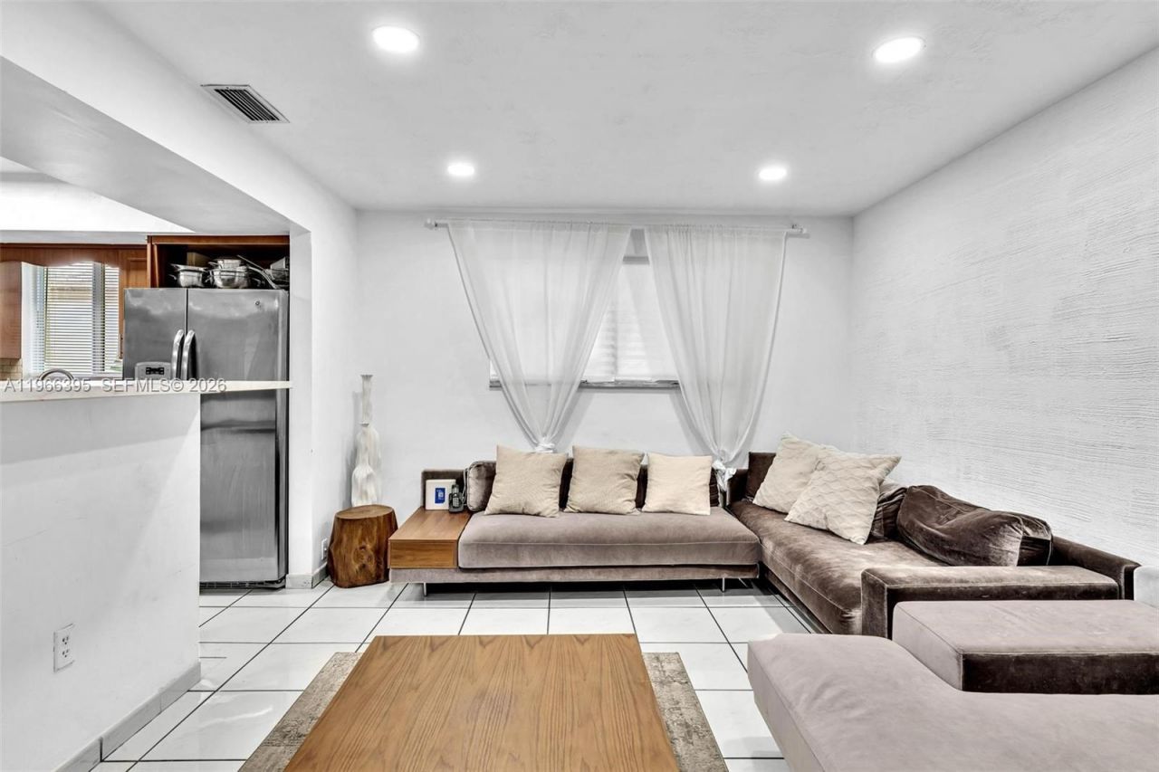 9524 Byron Ave , Surfside, FL 33154 Photo