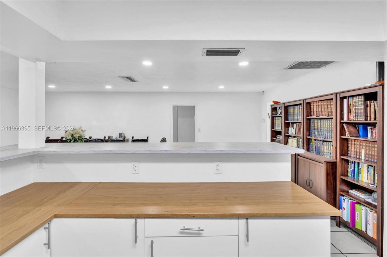 9524 Byron Ave , Surfside, FL 33154 Photo