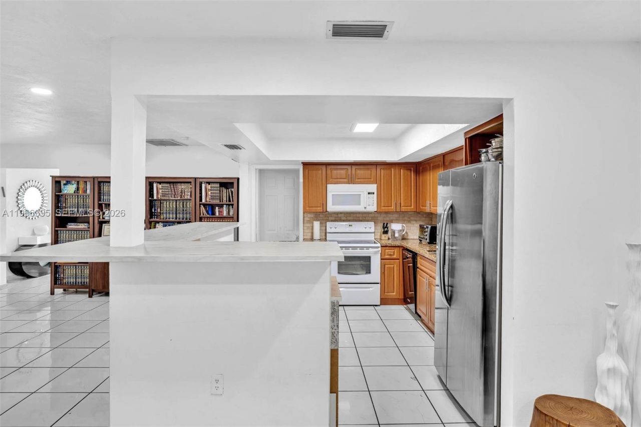 9524 Byron Ave , Surfside, FL 33154 Photo