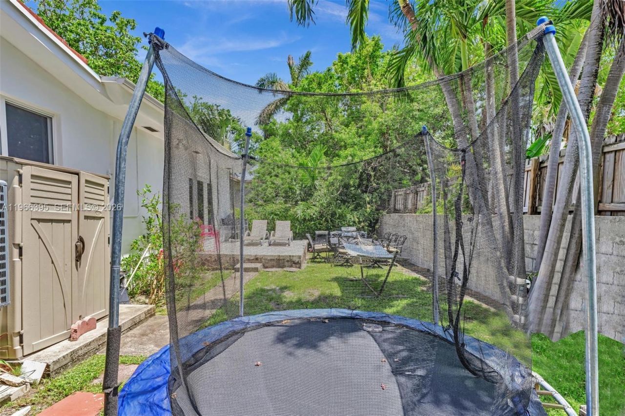 9524 Byron Ave , Surfside, FL 33154 Photo