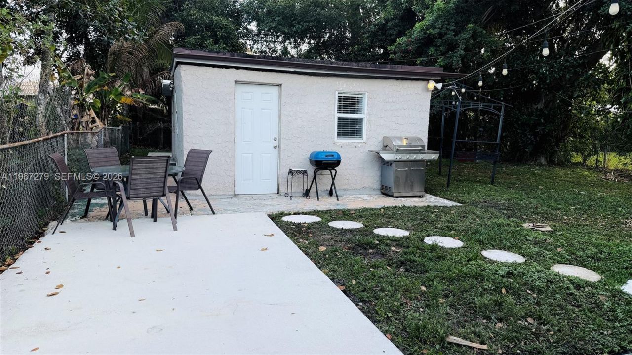 2318 Washington St, Hollywood, FL 33020 Photo