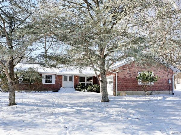 5 Steinway Court, Suffern, NY 10901