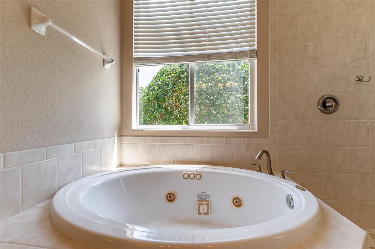 6615 Butlers Crest Drive, Bradenton, FL 34203 Photo