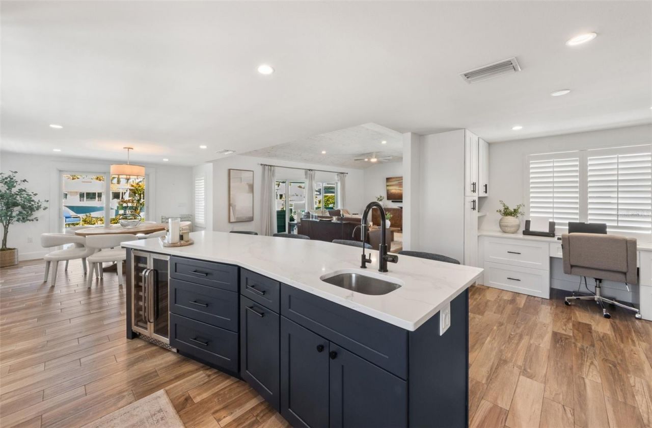 625 Dundee Lane, Holmes Beach, FL 34217 Photo