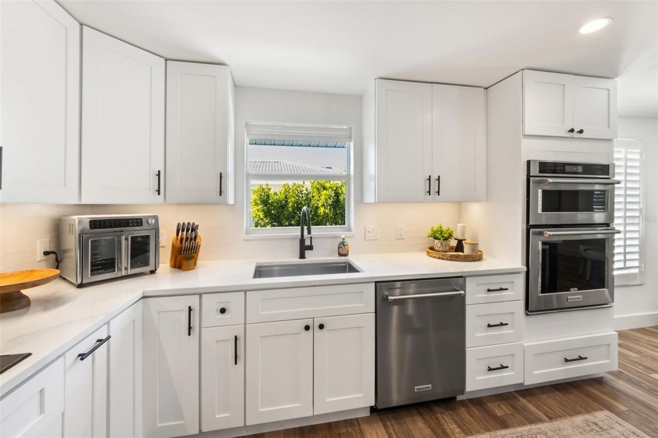 625 Dundee Lane, Holmes Beach, FL 34217 Photo