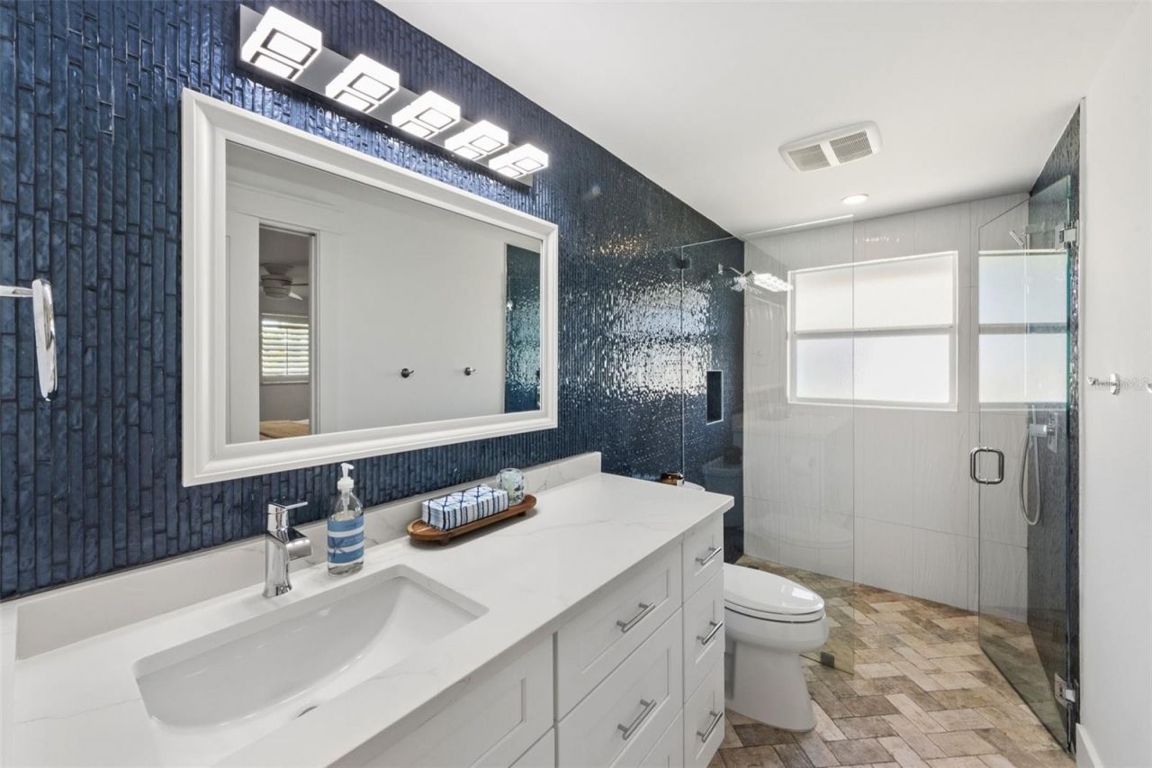 625 Dundee Lane, Holmes Beach, FL 34217 Photo