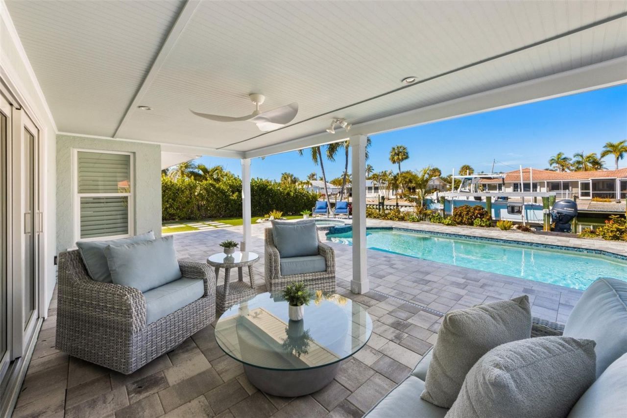 625 Dundee Lane, Holmes Beach, FL 34217 Photo