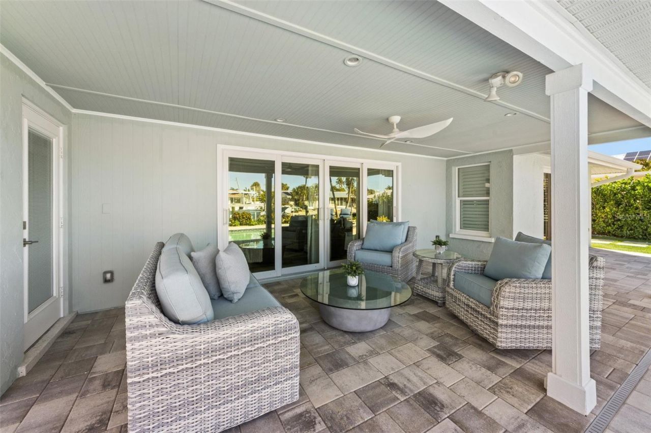 625 Dundee Lane, Holmes Beach, FL 34217 Photo