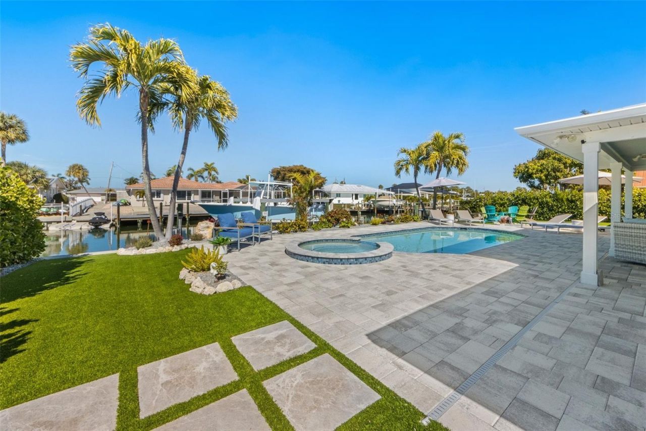 625 Dundee Lane, Holmes Beach, FL 34217 Photo