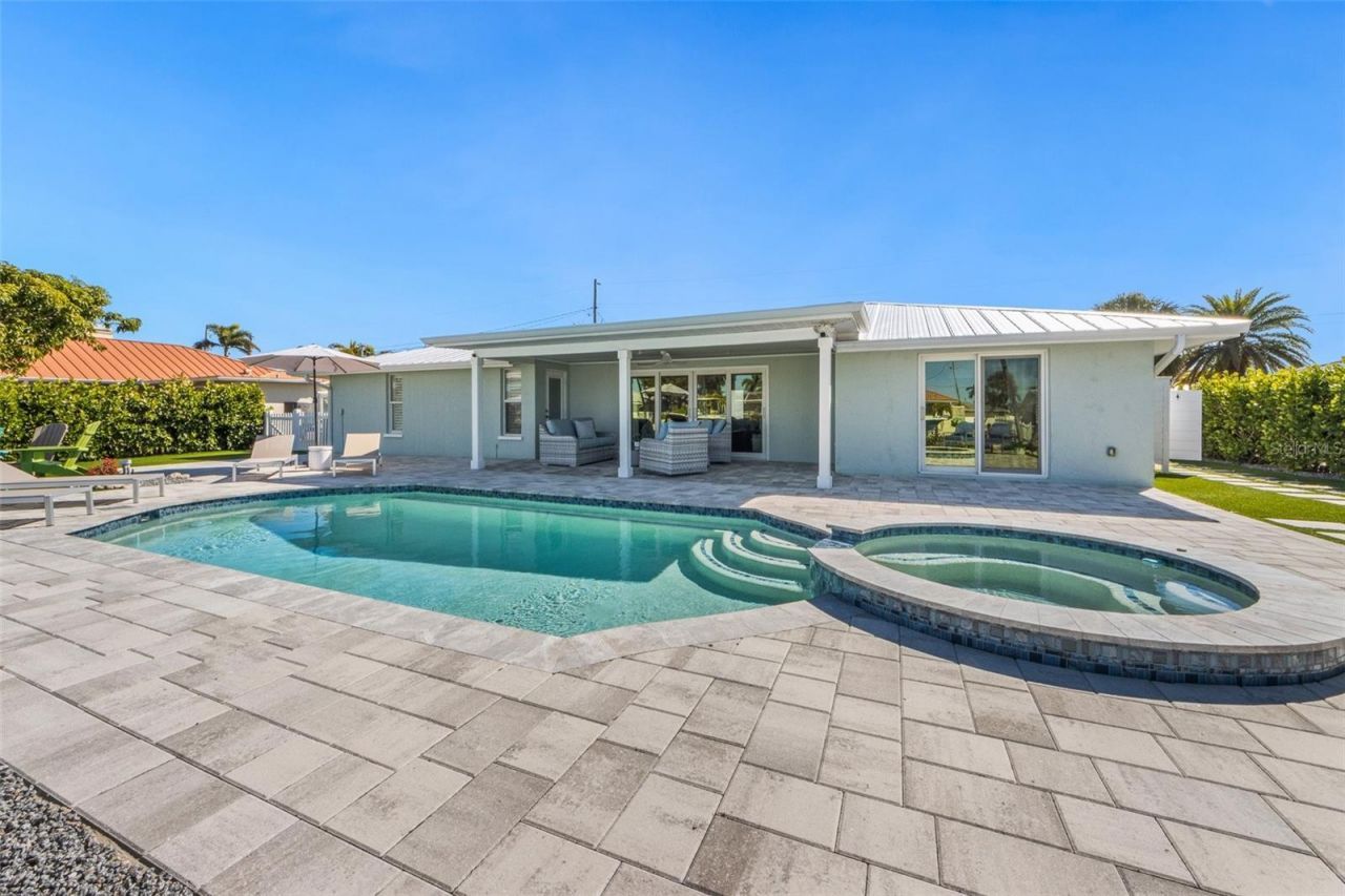 625 Dundee Lane, Holmes Beach, FL 34217 Photo