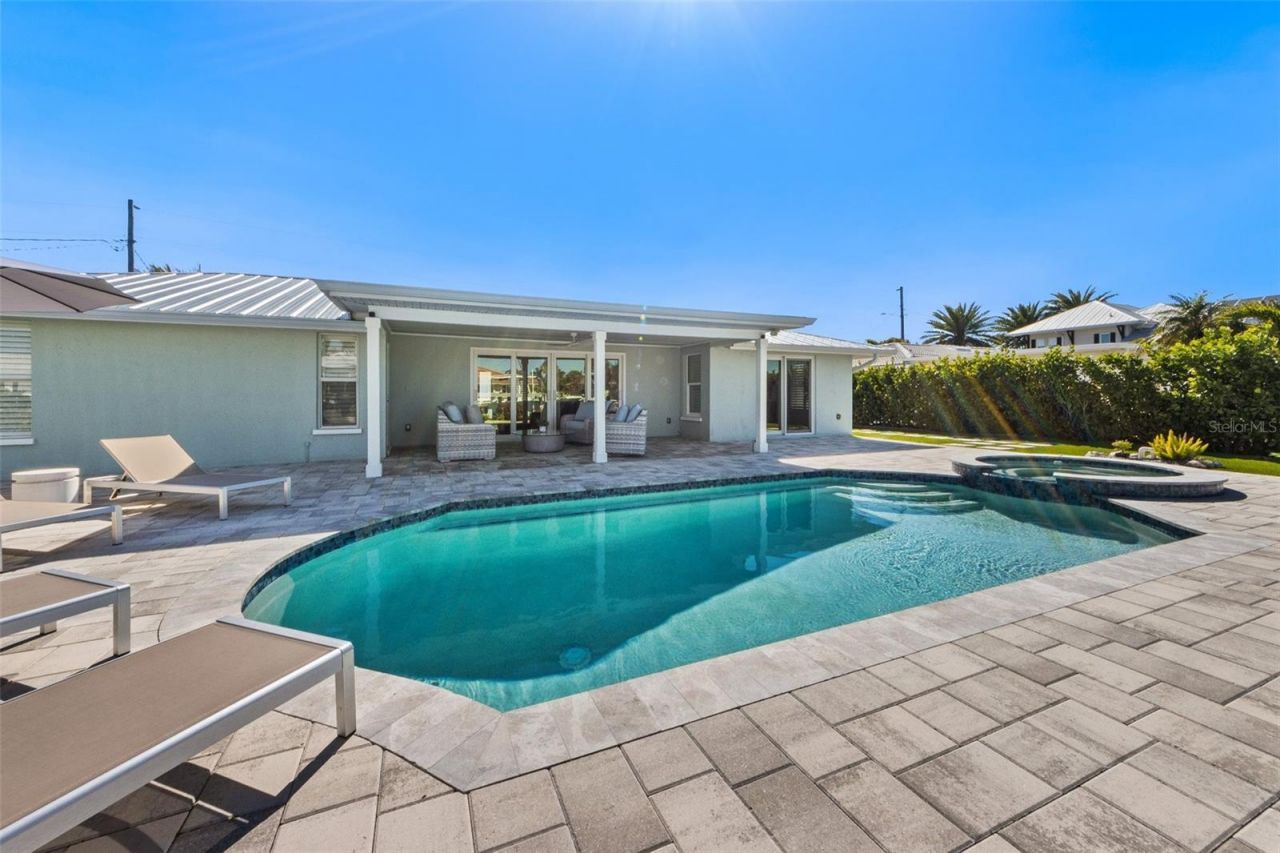 625 Dundee Lane, Holmes Beach, FL 34217 Photo