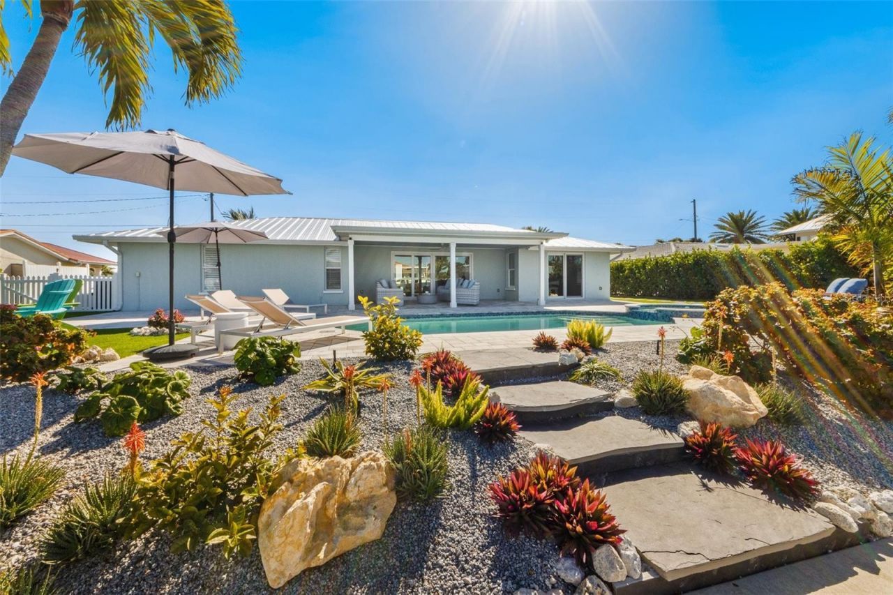 625 Dundee Lane, Holmes Beach, FL 34217 Photo