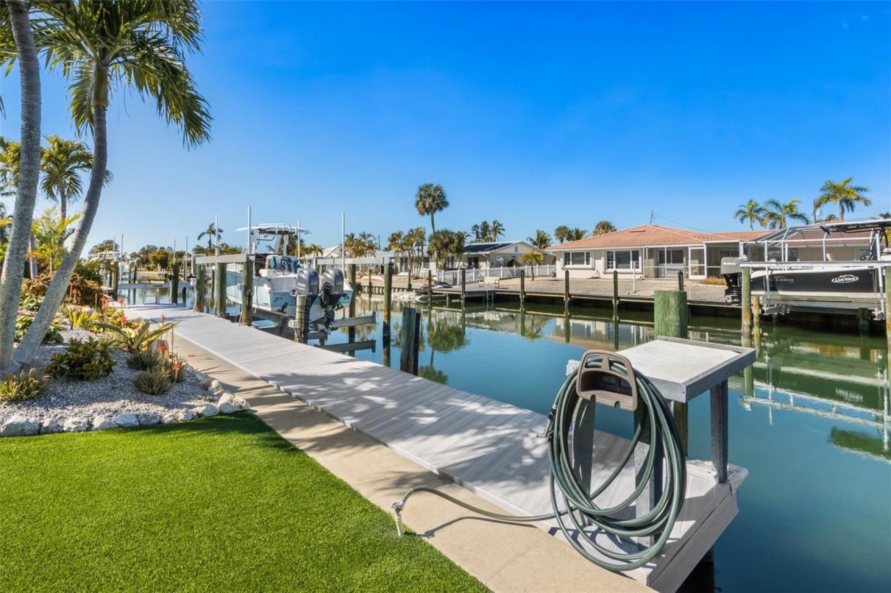 625 Dundee Lane, Holmes Beach, FL 34217 Photo