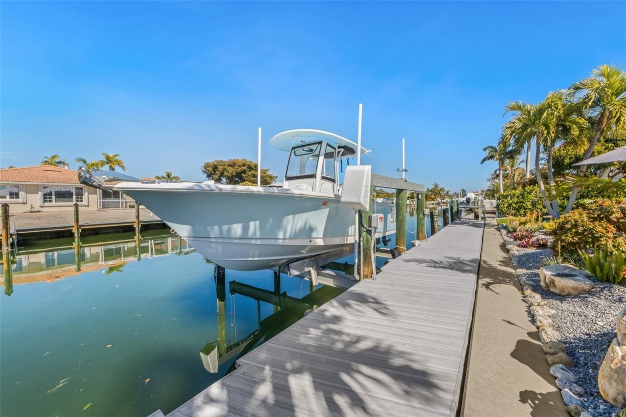 625 Dundee Lane, Holmes Beach, FL 34217 Photo