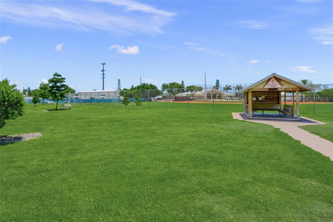 625 Dundee Lane, Holmes Beach, FL 34217 Photo