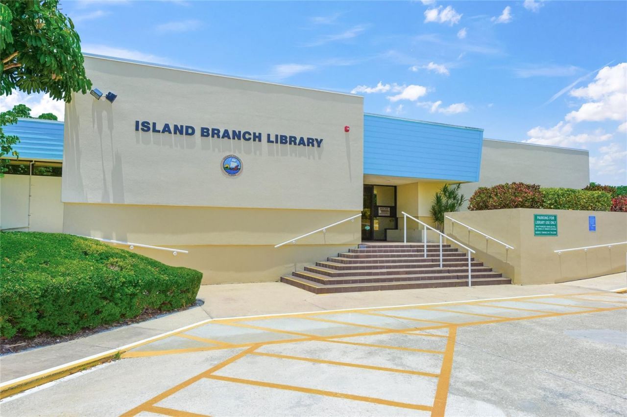 625 Dundee Lane, Holmes Beach, FL 34217 Photo