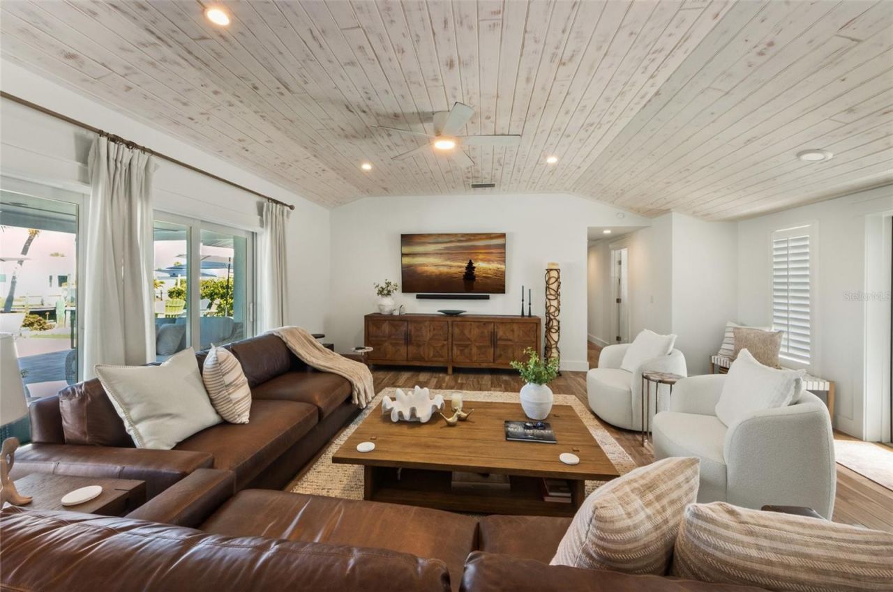 625 Dundee Lane, Holmes Beach, FL 34217 Photo