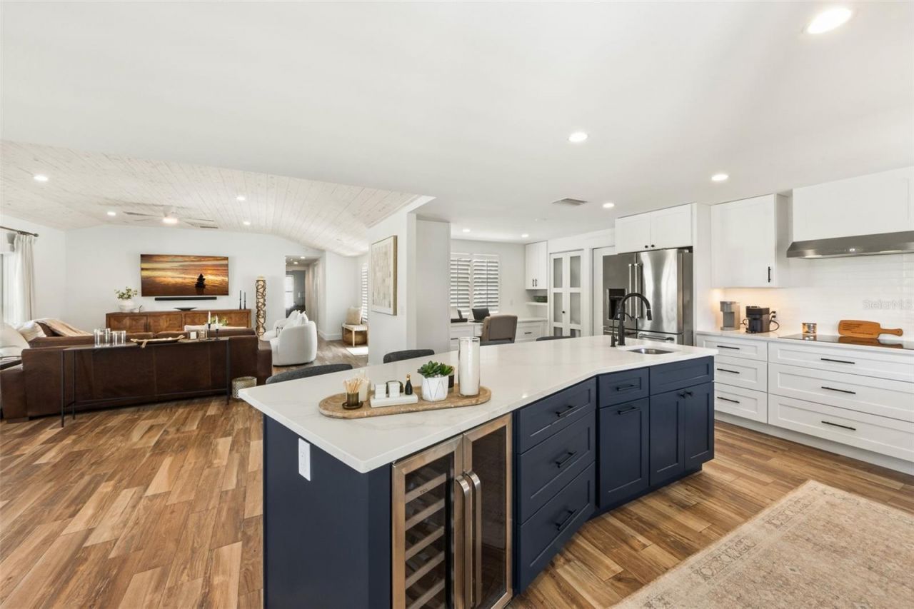 625 Dundee Lane, Holmes Beach, FL 34217 Photo