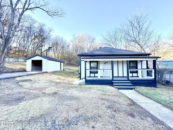 1107 W Broadway St, Lenoir City, TN 37771