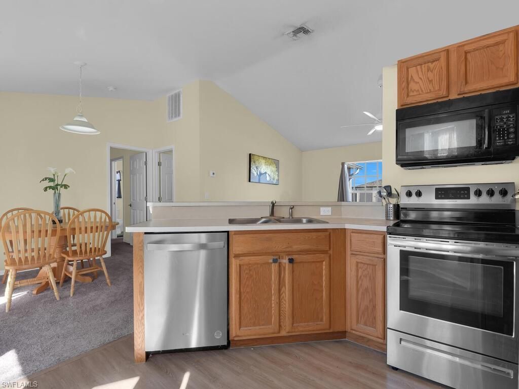 2120 SW 28th Ter, Cape Coral, FL 33914 Photo