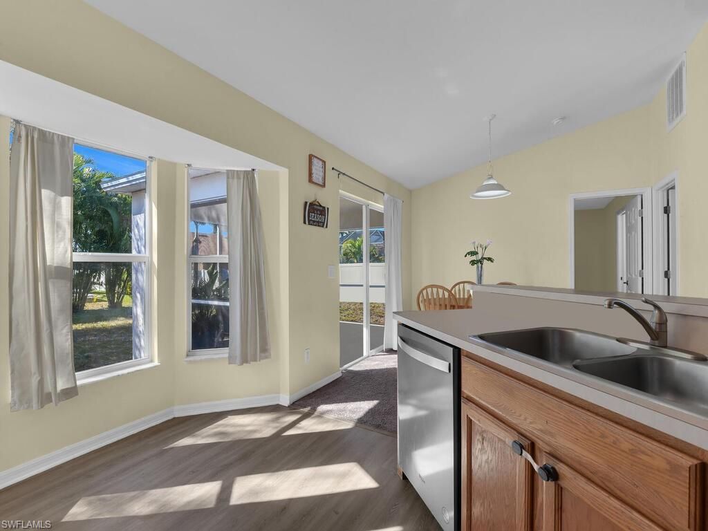 2120 SW 28th Ter, Cape Coral, FL 33914 Photo