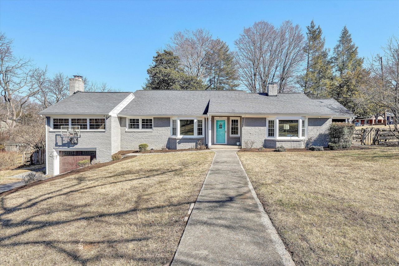 2616 Hollowdale Dr, Roanoke, VA 24018 Main Photo