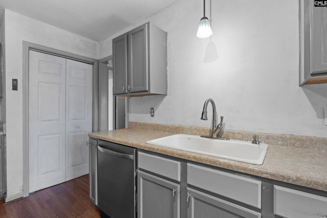 1104 Aderly Oak Drive  Photo 10