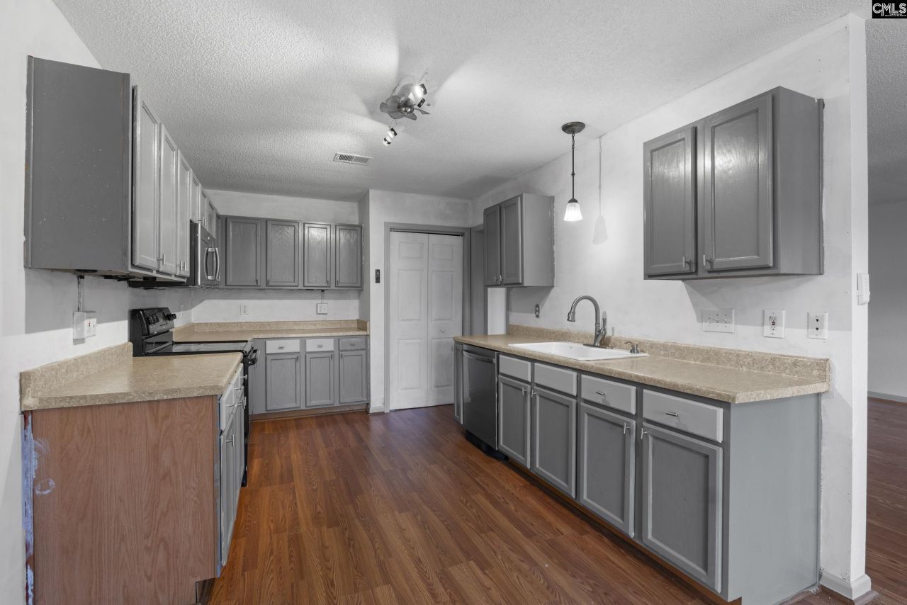 1104 Aderly Oak Drive  Photo 9