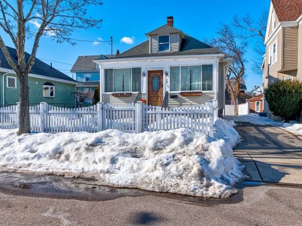 28 Apthorp St, Quincy, MA 02170