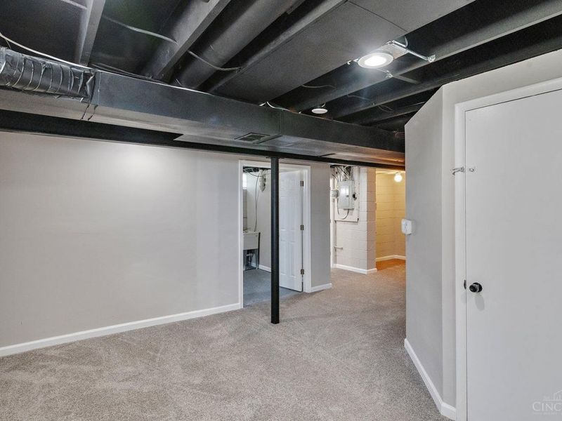 6085 Capri Drive, Cincinnati, OH 45224 Photo 28