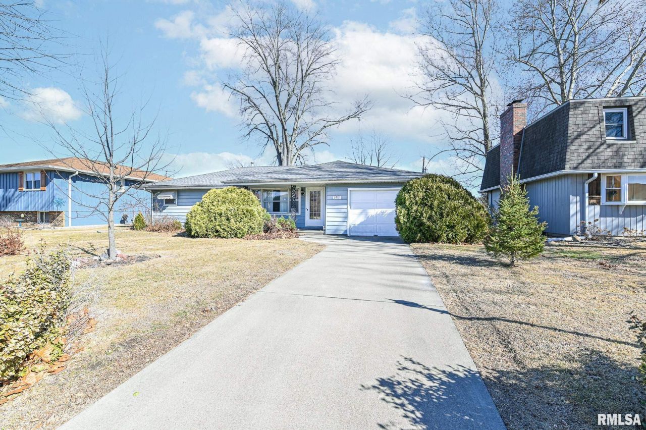 3912 S Paramount Road, Bartonville, IL 61607 Main Photo