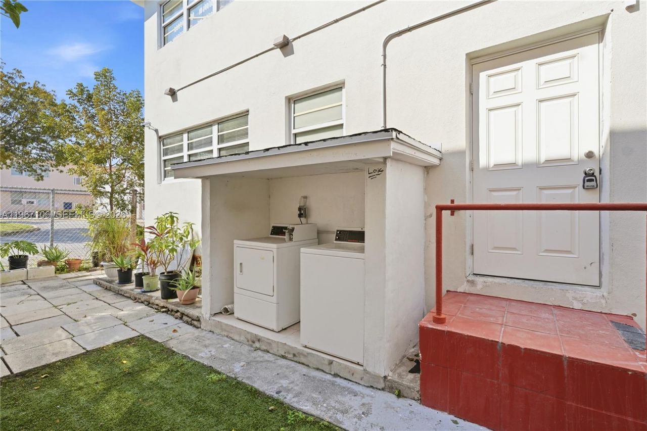 7530 Dickens Ave, Unit 2, Miami Beach, FL 33141 Photo