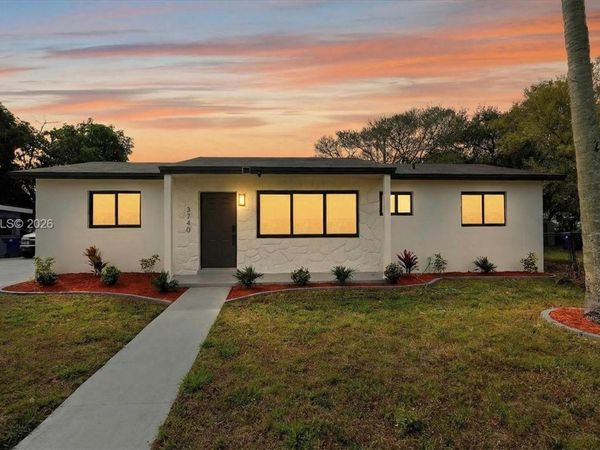 3740 NW 188th St, Miami Gardens, FL 33055