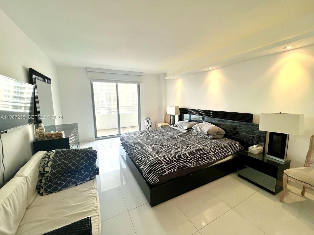 5555 Collins Ave , Unit 9Y, Miami Beach, FL 33140 Photo