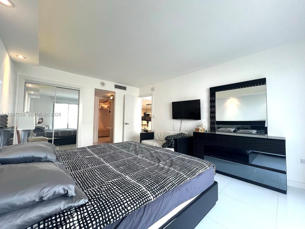 5555 Collins Ave , Unit 9Y, Miami Beach, FL 33140 Photo