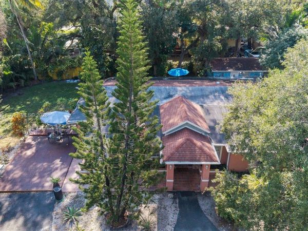 1760 NE 144th St, Miami, FL 33181