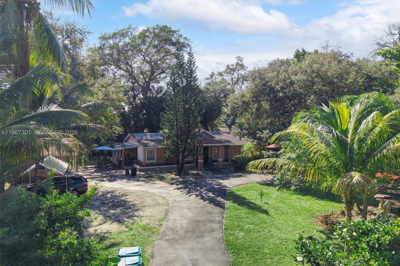 1760 NE 144th St, Miami, FL 33181 Photo