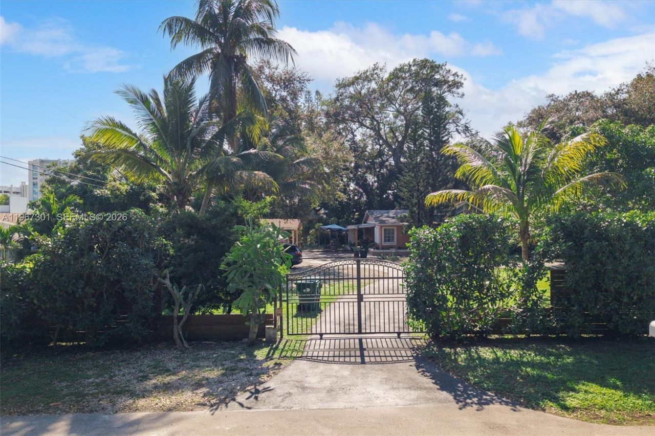 1760 NE 144th St, Miami, FL 33181 Photo