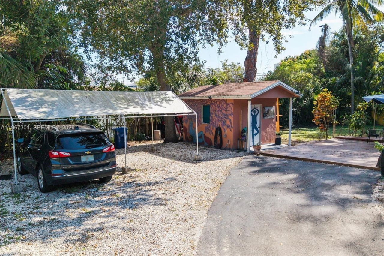 1760 NE 144th St, Miami, FL 33181 Photo